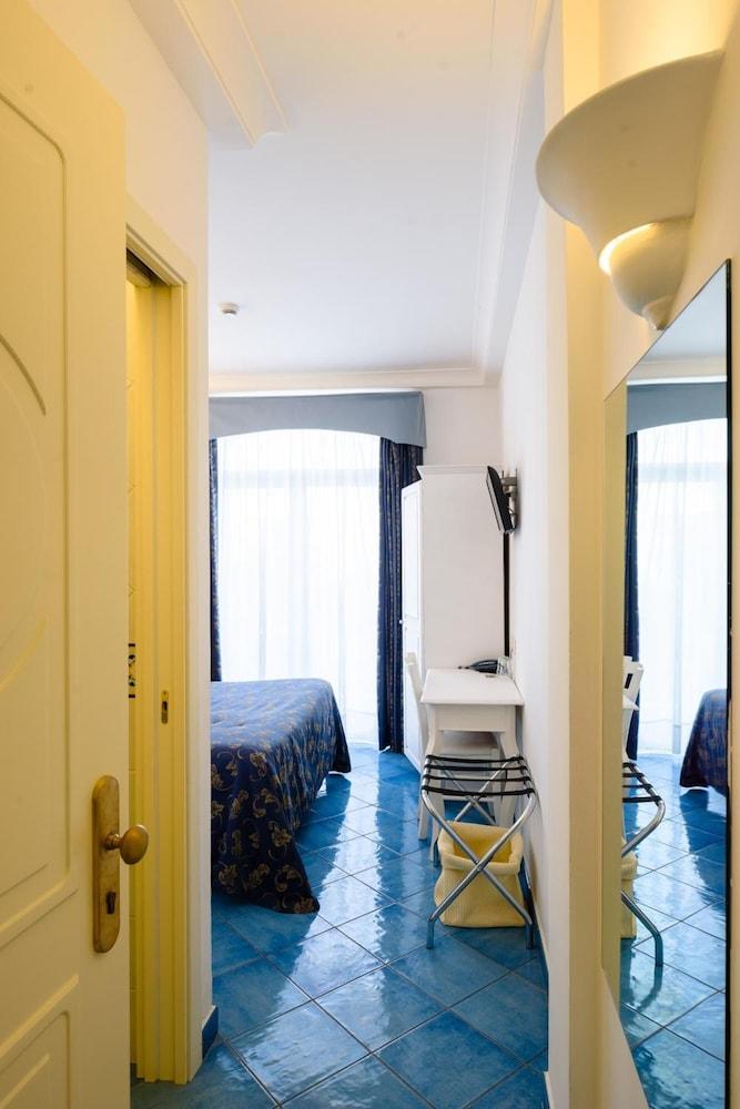 Hotel Bussola 3*